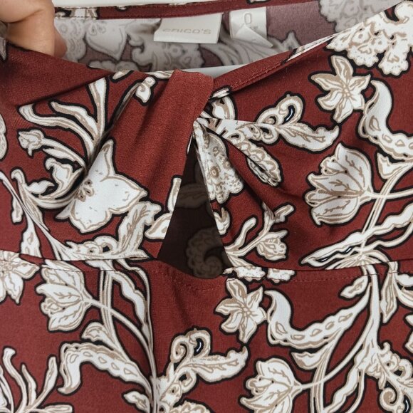 Chicos Twist Front Scrolls Top Women’s Size 0 Small Keyhole Neck 3/4 Sleeve - Picture 2 of 7